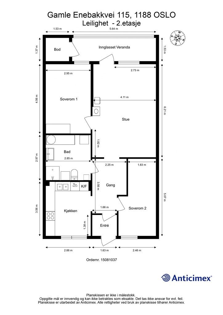 Leiligheten har et bruksareal på 82 m² og en gjennomtenkt planløsning som skiller soverommene fra de sosiale sonene.