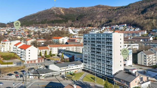 - Her bor man ved foten av nydelige Ulriken. Samtidig som det er kort vei til butikker, Landåstorget m.m. -