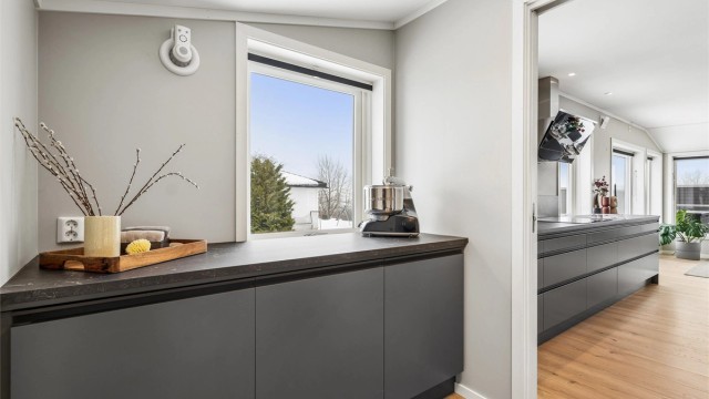 Fra dette rommet har man adkomst til en egen entré med utgangsdør.