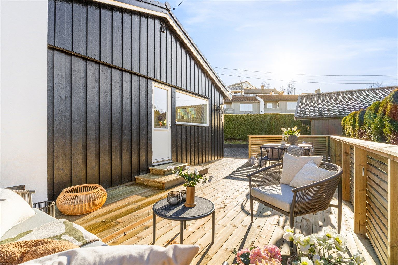 Terrassen er på hele 30 kvm og ligger nord-vest vendt til.