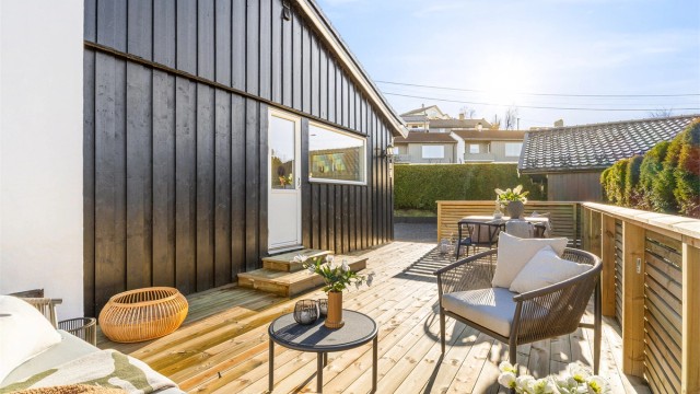 Terrassen er på hele 30 kvm og ligger nord-vest vendt til.