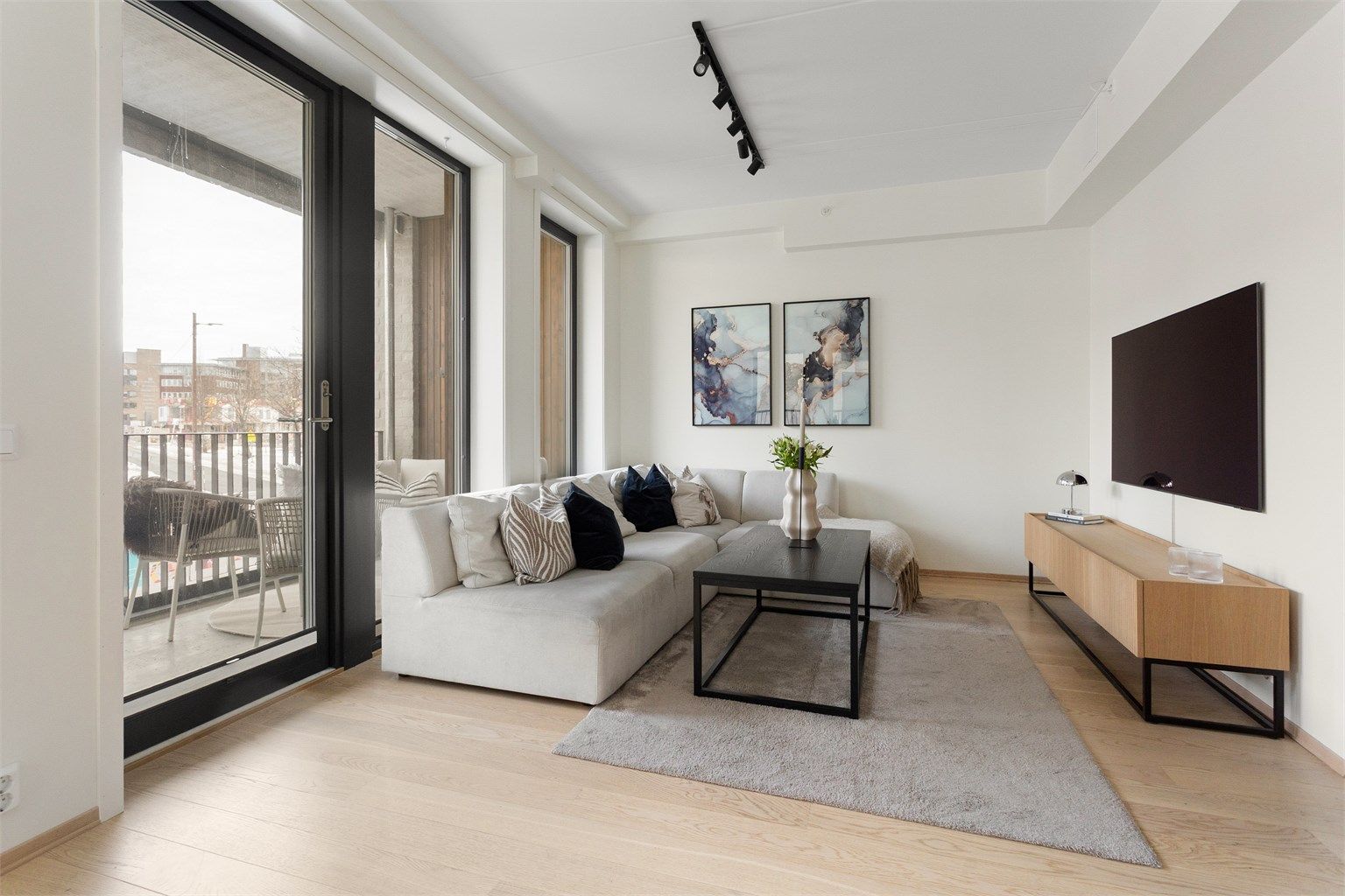 Simen Grevskott v/Krogsveen Hasle har gleden av å presentere Malerhaugveien 37. Foto: Henrik Eriksen v/Fotostallen. 