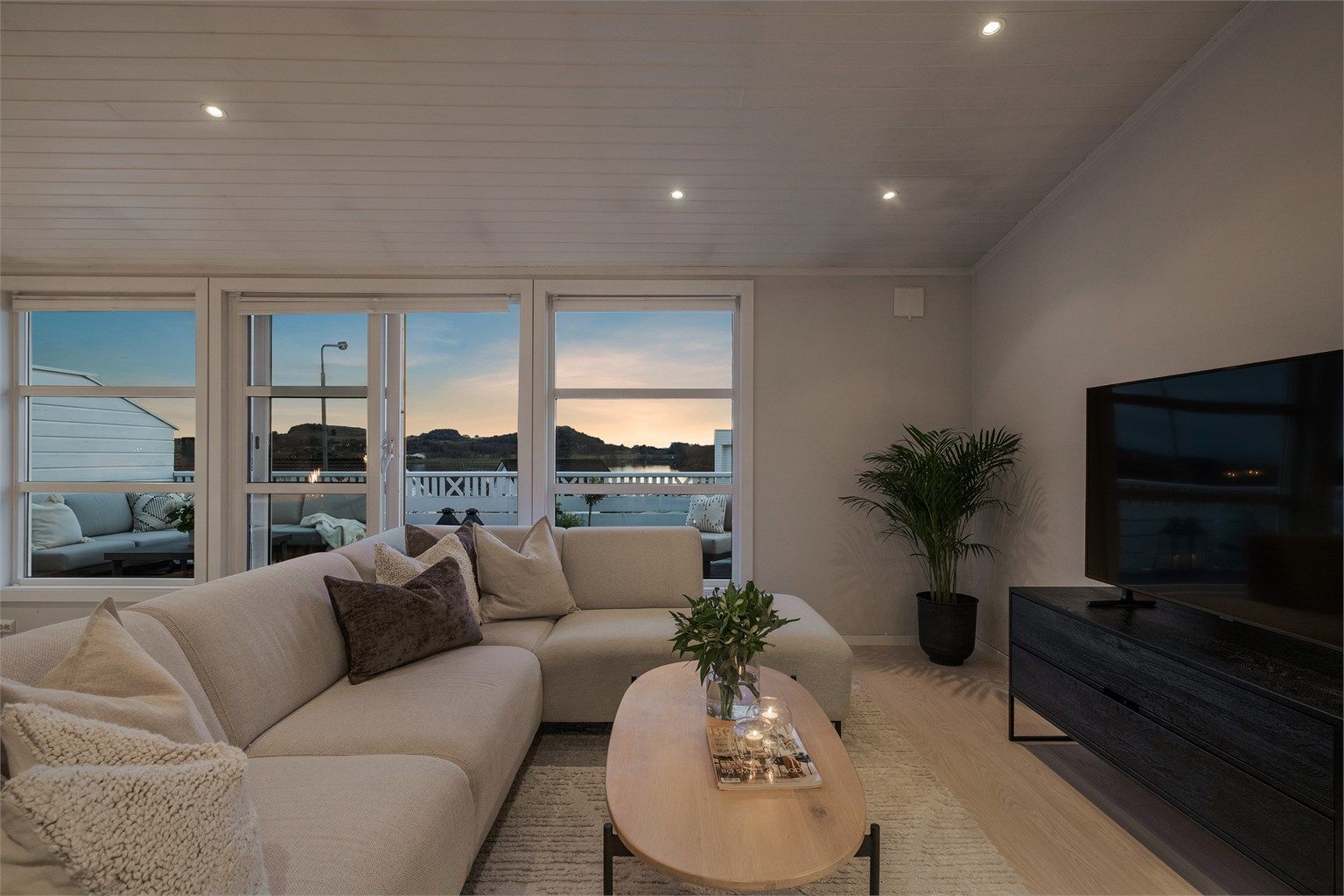 Et flott rom både dagtid og kveld. 