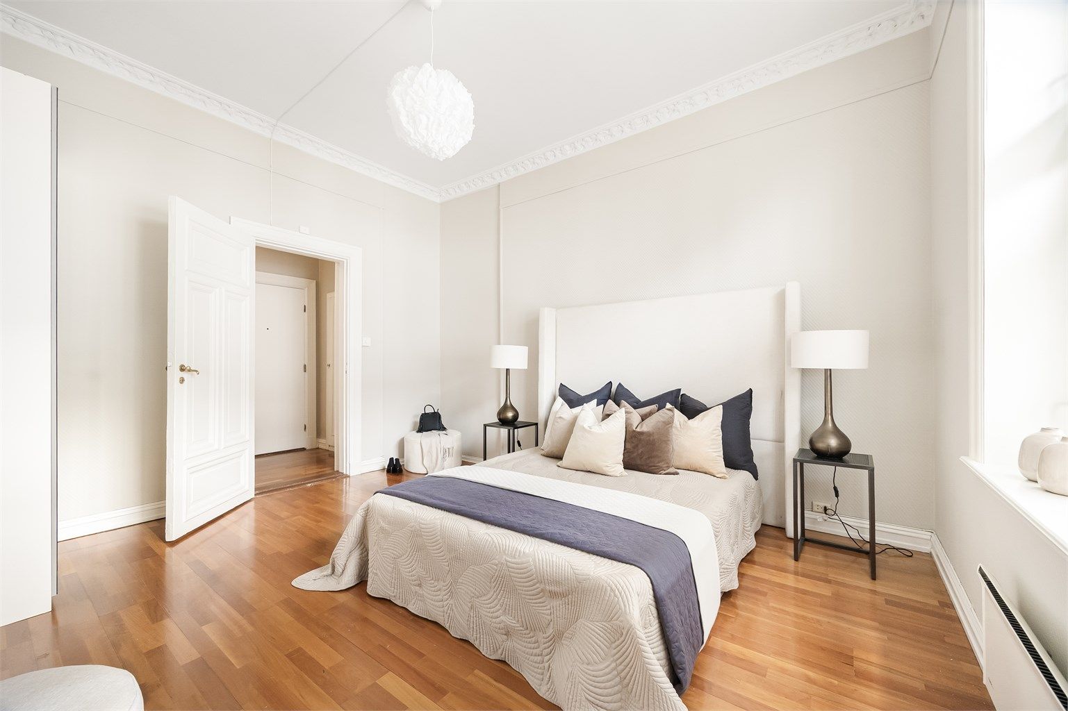 Soverommet er nylig malt i en fargen "kalk".