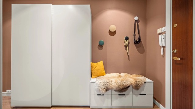 Oppgangen er utstyrt med callinganlegg, og leiligheten har brann- og lydklassifisert entrédør.