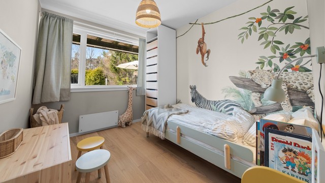 Soverom 2 er innredet som et flott barnerom