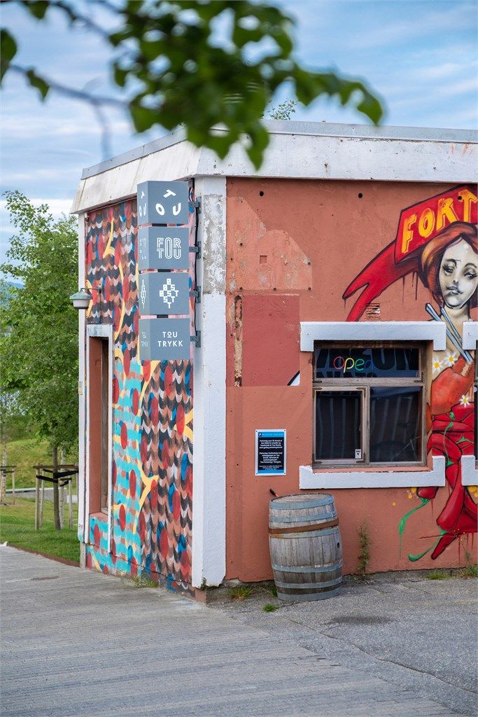 Tou Scene byr på blant annet konserter, og det er også flott uteområde med uteserveringer. Det er fine parkområder og brygger rett ved leiligheten.  