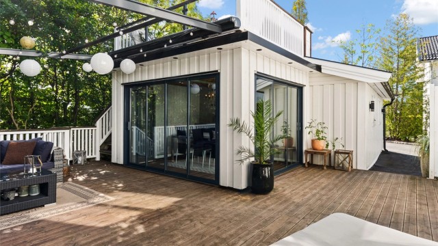 Utestuen har glassvegger og takterrasse