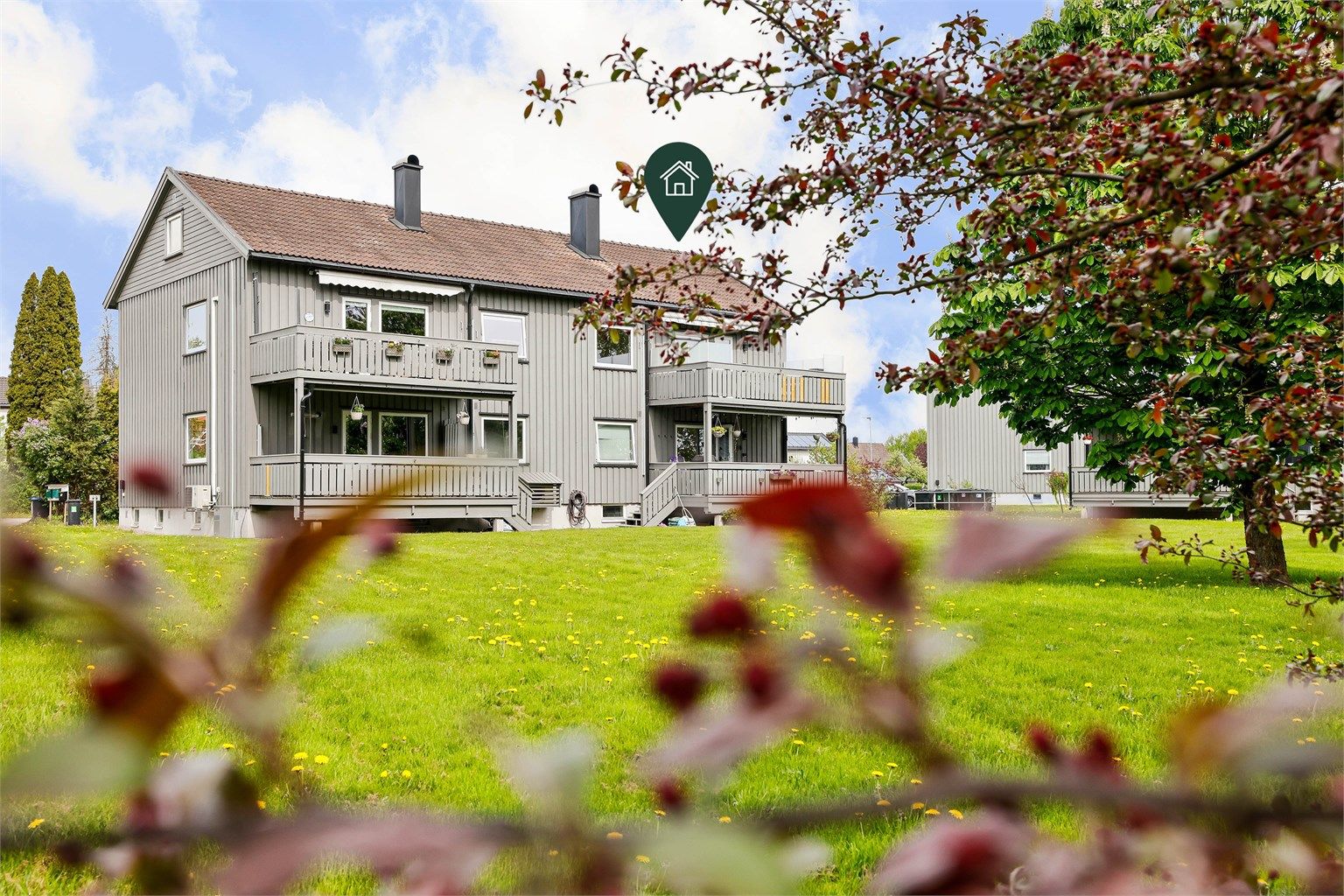 Etter oppussing i flere omganger på 2000-tallet har leiligheten god standard med moderne overflater og innredninger.