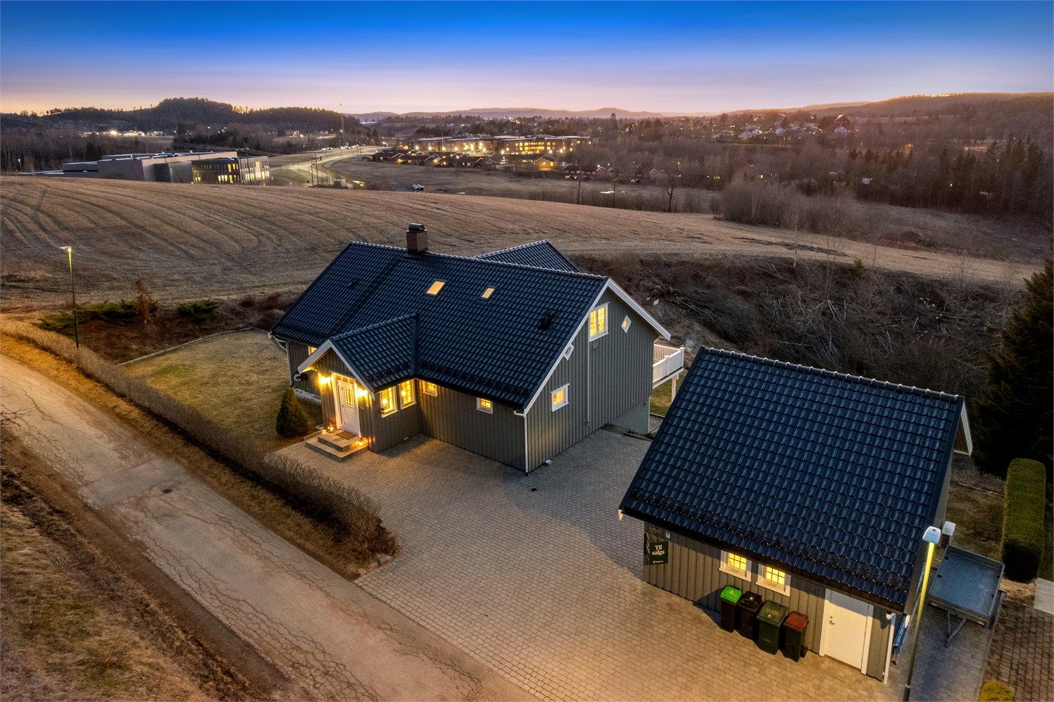 Sentralt, usjenert, solrikt og barnevennlig 