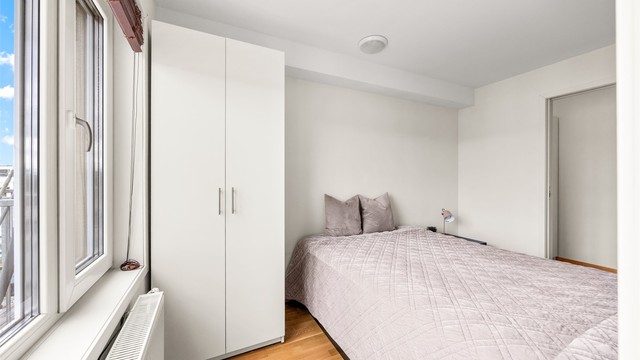 Skyvedør inn til en praktisk, innvendig bod.