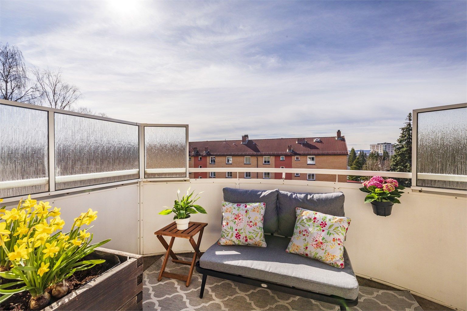 Toppleilighet med solfylt vestvendt balkong på 6 kvm. Foto: Hanne Bruland/Fotohanne