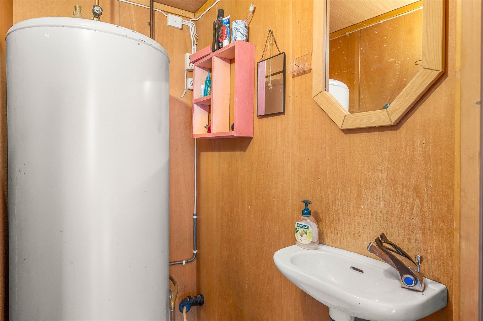 Disponibelt rom med servant. 