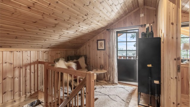 Loftstue med utgang til balkong