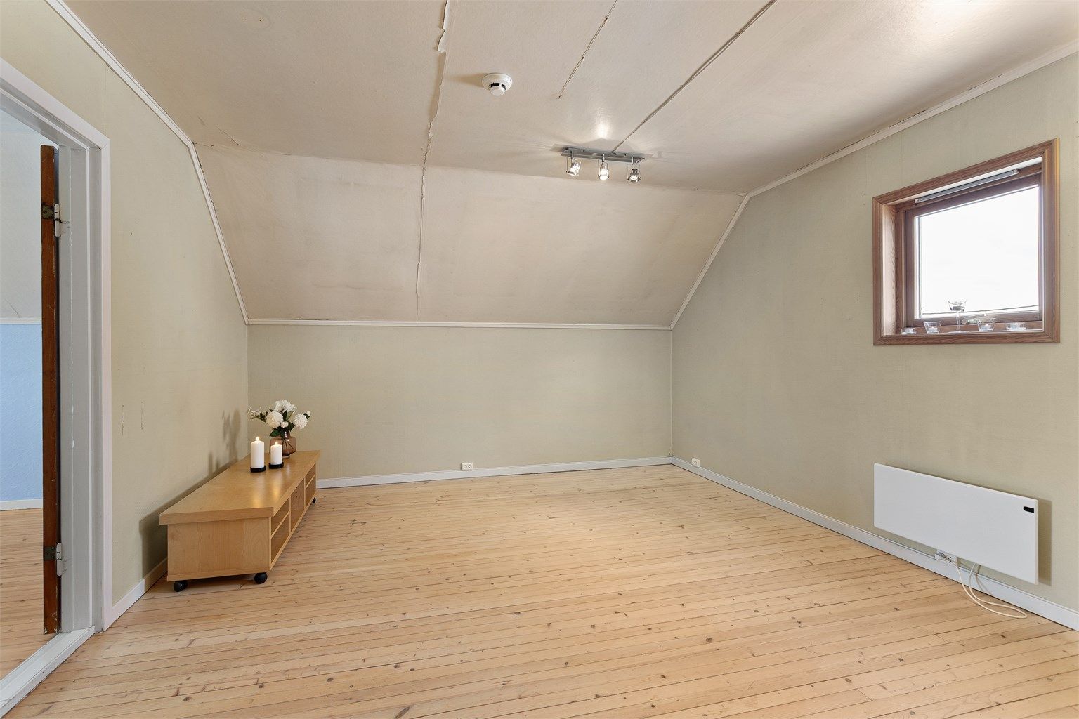 Oppvarming via vedovn og panelovn