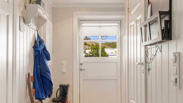 Leilighetens entré med adkomst til de øvrige rommene.