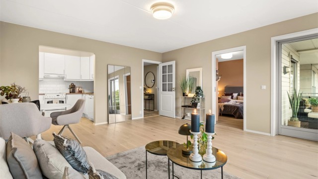 Lekker og attraktiv leilighet med heis og balkong. Nærhet til alt!