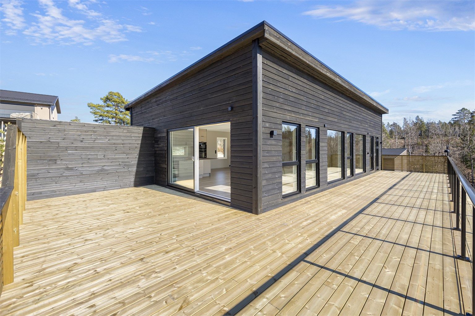 Stor takterrasse (ca. 65m² - ikke oppmålt)