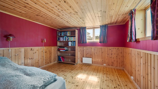 Soverom i kjelleren (takhøyde på 2,05 meter).