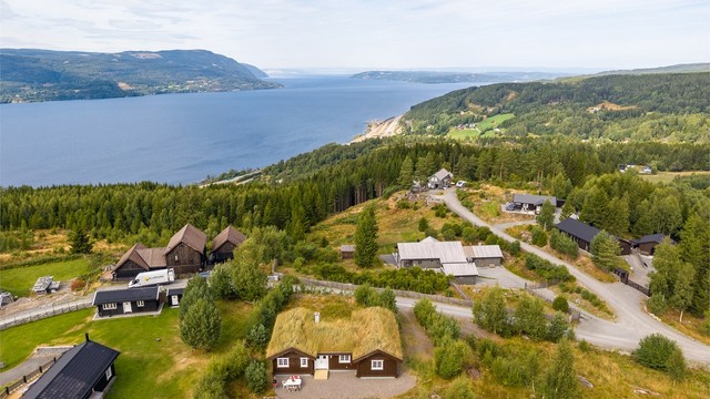 Området byr også på gode muligheter for fiske, bading, sopp- og bærplukking, og flere idylliske skogsvann ligger innen kort avstand.