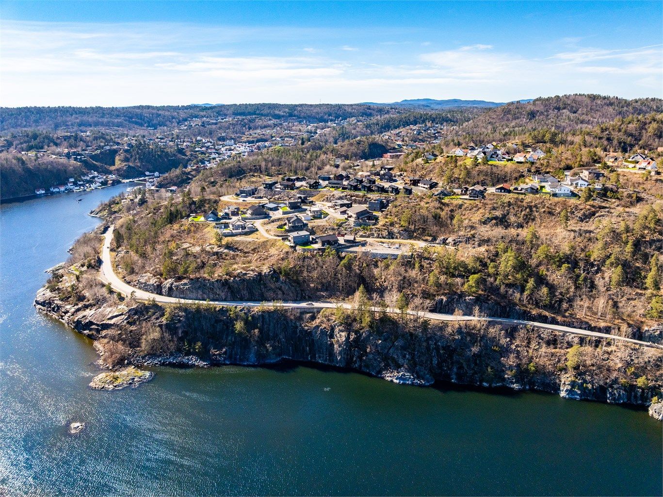Tvedestrandsfjorden og Tangenheia.