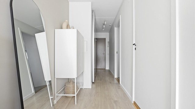 Boligen disponerer 1 sportsbod på 6 m² i kjeller