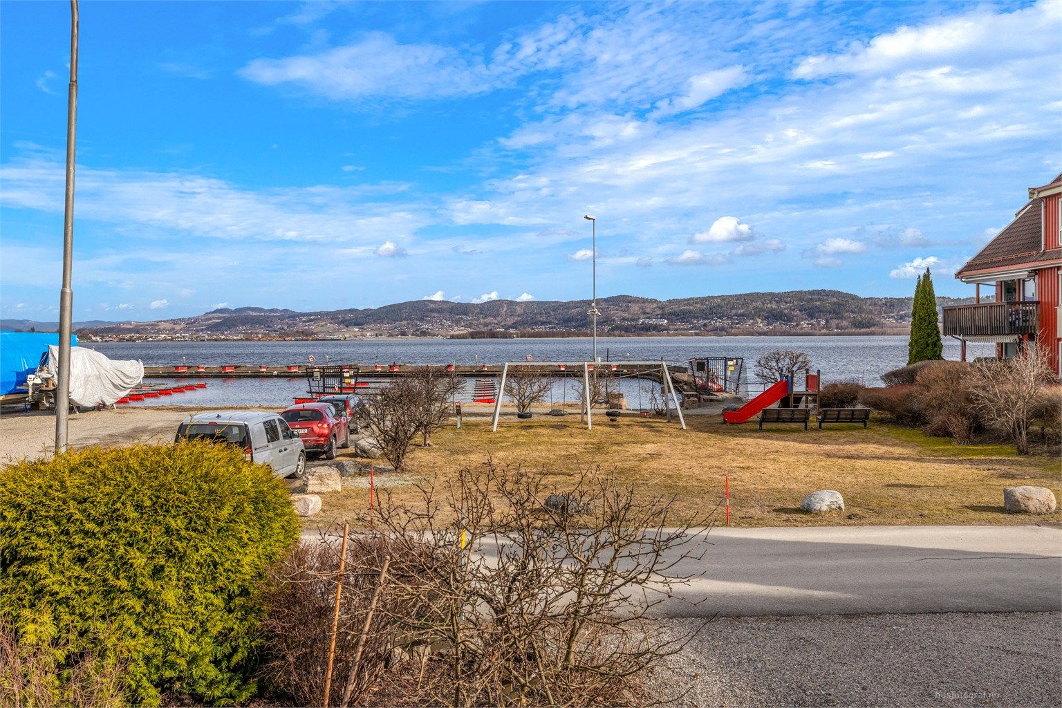 Leiligheten har en fin beliggenhet like ved fjordkanten på Tangen.
Foto: Haiman Askari