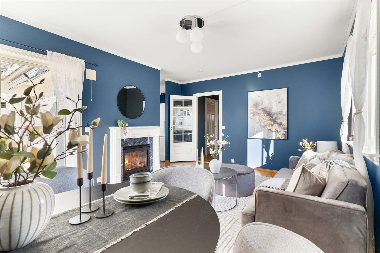 Velkommen inn! Leiligheten holder god standard. 