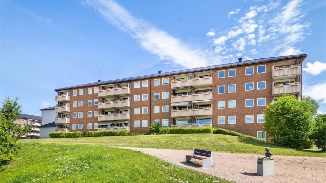 Nordalveien 70 har en god intern beliggenhet med parken som nærmeste nabo