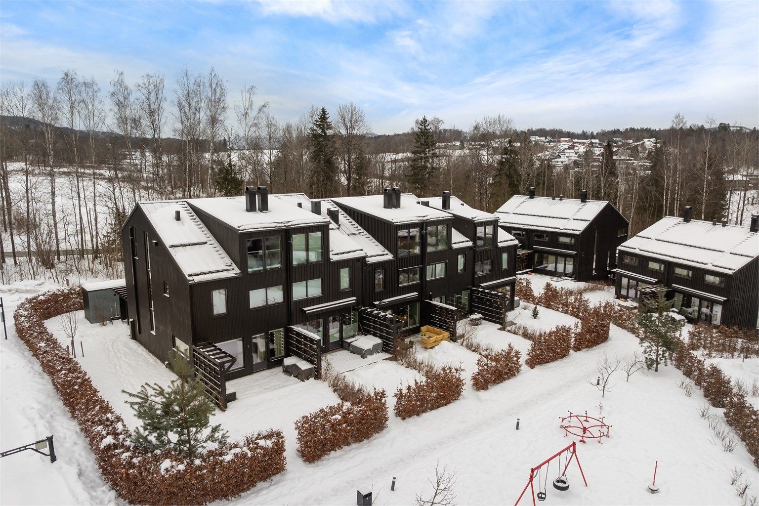 Staversletta består av rekkehus og kjeda tomannsboliger med til sammen 63 boenheter