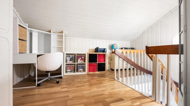 Loftstuen er et allsidig rom. Loft er mest sannsynlig innredet etter at byggetillatelsen ble gitt. Loft er derfor ikke godkjent til oppholdsrom.