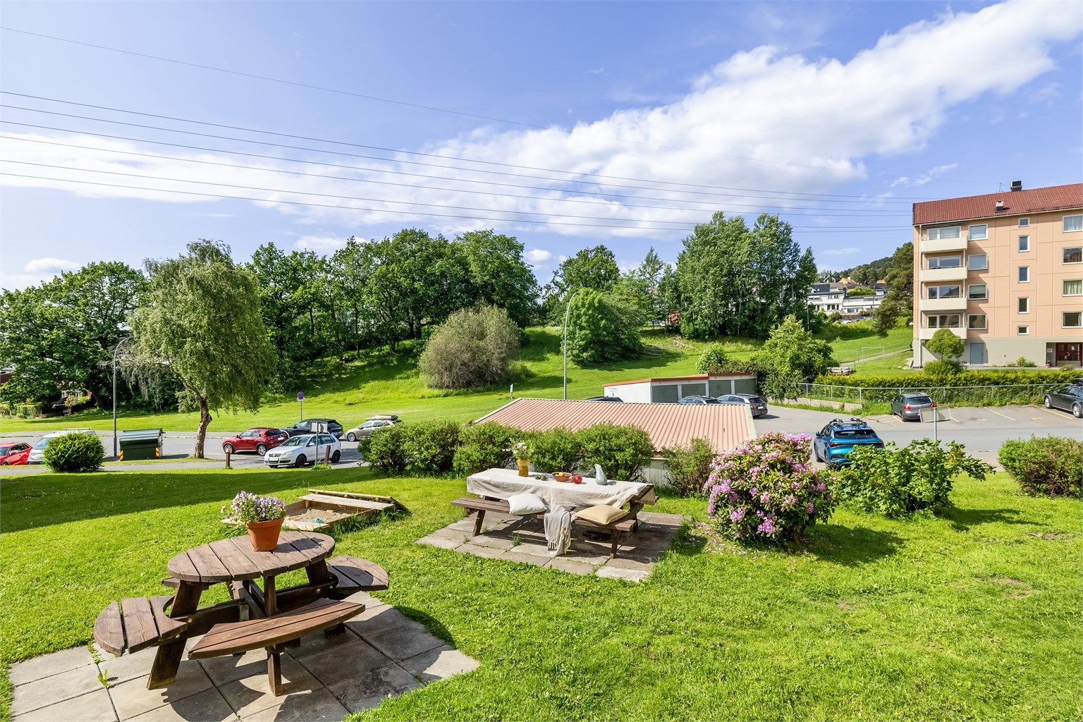 I barnevennlige omgivelser og med byens rauseste naboer vil du finne deg godt til rette
