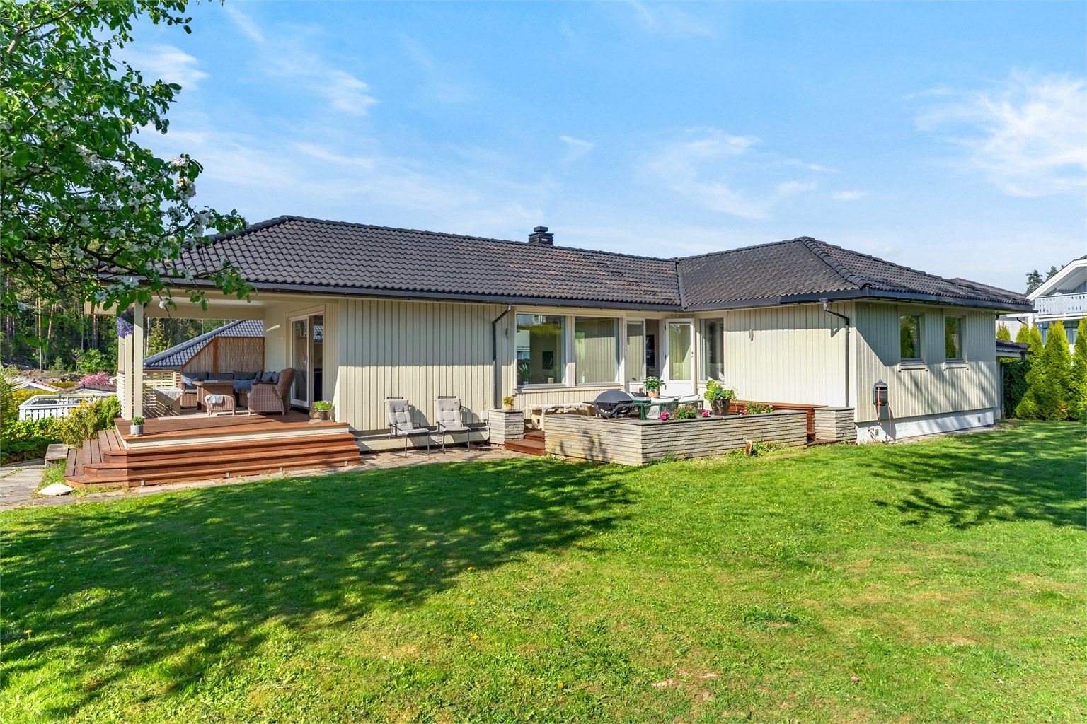 Matas Jakubonas v/Krogsveen presenterer denne innholdsrike eneboligen i Sætreskogen!