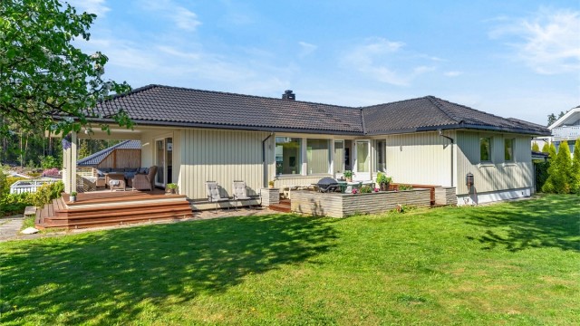 Matas Jakubonas v/Krogsveen presenterer denne innholdsrike eneboligen i Sætreskogen!