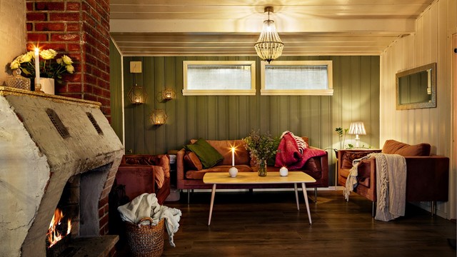 Hyggelig kveldsstemning i stuen.