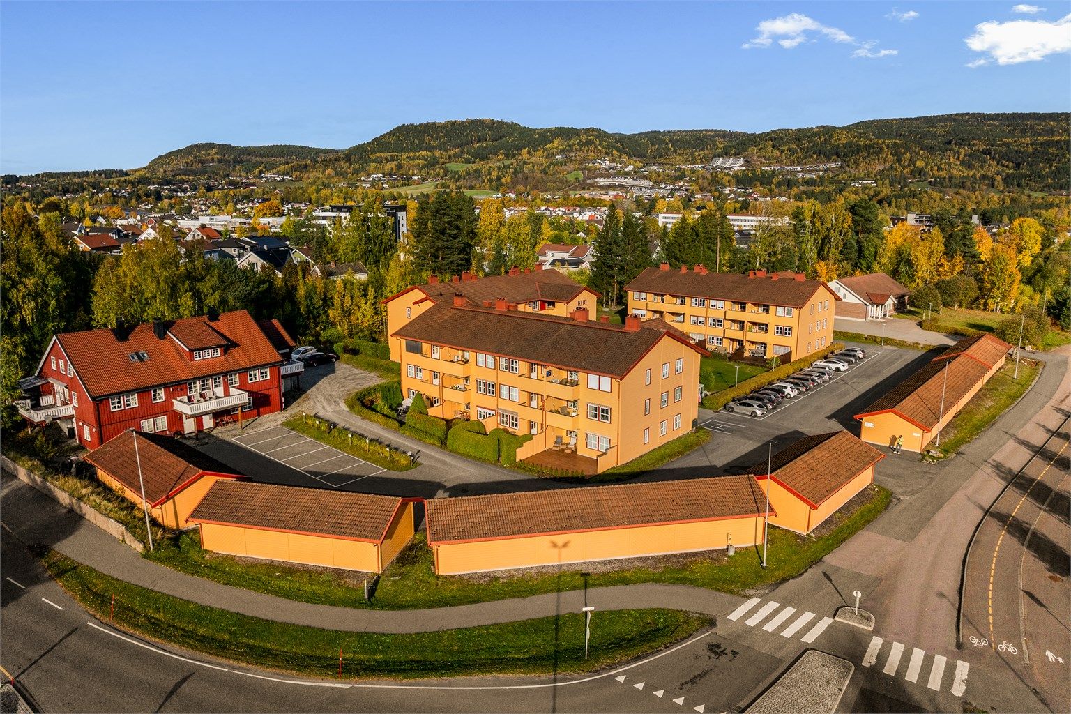 Det er ca. 12 min gangavstand til jernbanestasjon/bussterminal
