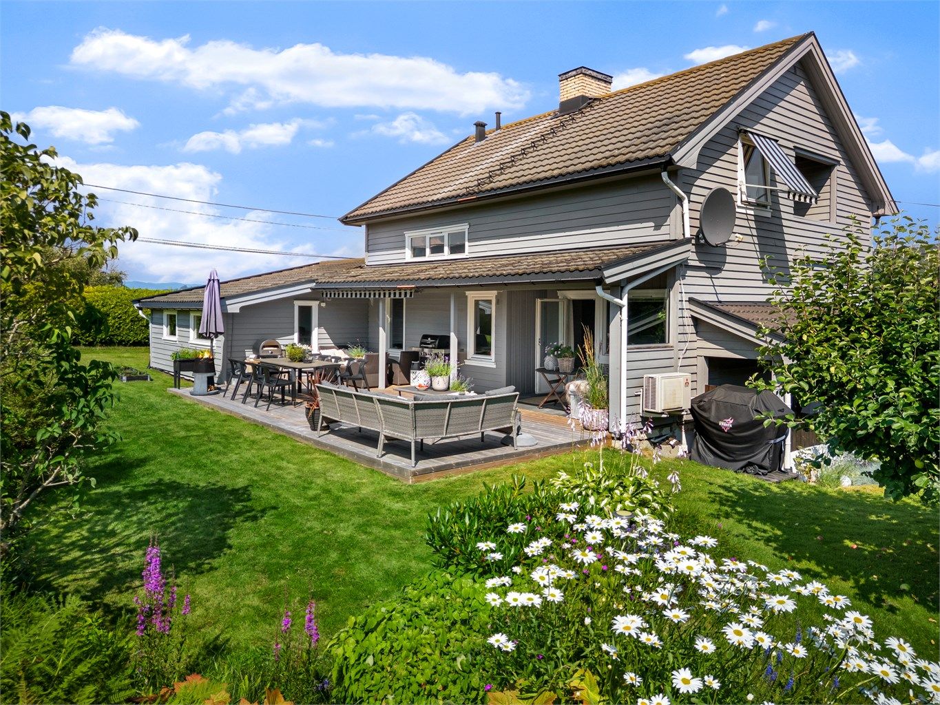 Kort gangavstand til bussholdeplass samt flotte tur- og rekreasjonsområder