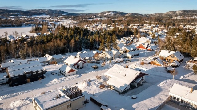 Det er trygg og kort gang- og sykkelvei til Vardåsen barneskole.