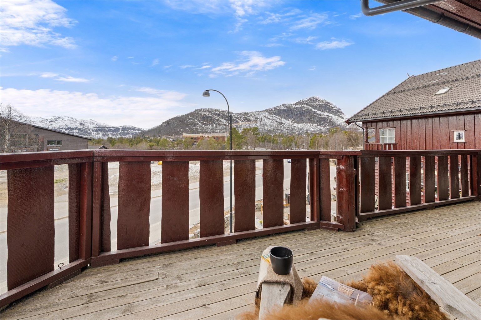 Utsikten mot Hovdenuten og Vestheiene.