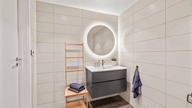 Moderne fliser og innredning.