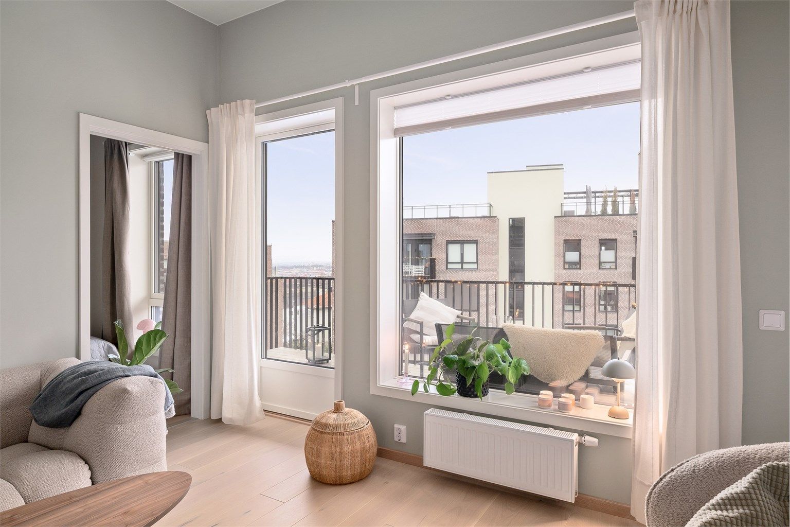  Beliggende i 4.etasje på byggets populære vestside.