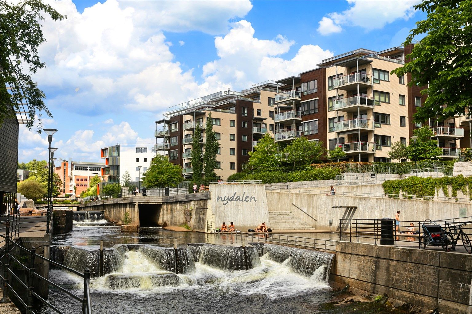 Langs Akerselva finner du flotte tur- og rekreasjonsområder med stier og badeplasser.