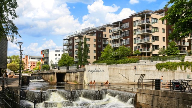 Langs Akerselva finner du flotte tur- og rekreasjonsområder med stier og badeplasser.