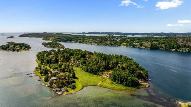 For de båtglade byr Mefjorden på flott "Vestfold skjærgård" med flere holmer og skjær, godt egnet for å nyte en varm sommerdag på sjøen. Området rundt Storholmen er også meget vel egent for brettseiling, padling, dykking og andre fritidsaktiviteter.