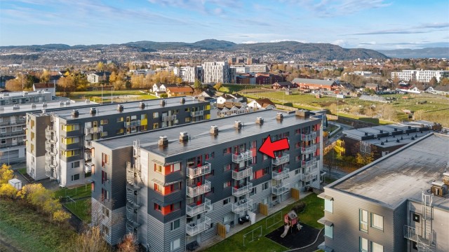 Krogsveen v/Cato Pedersen presenterer Ole Aasved veg 4 -toppleilighet i 5. etg. med egen utleiedel