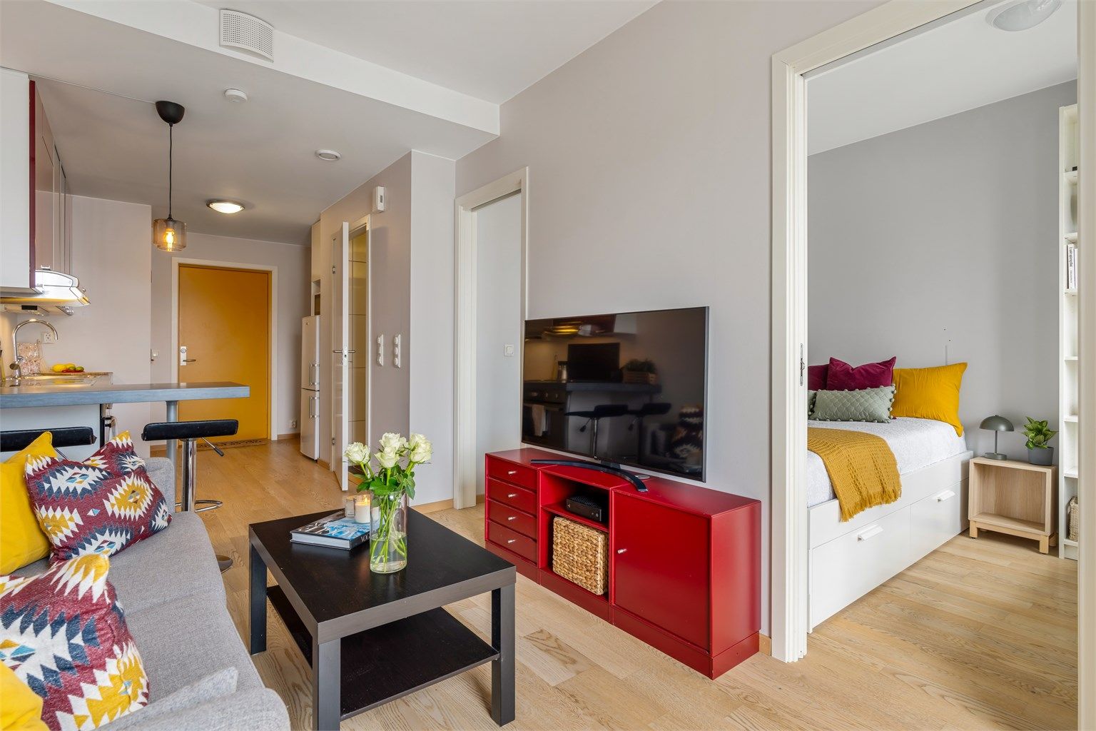 Stue- og kjøkkenarealet måler til sammen romslige 20 kvm. 