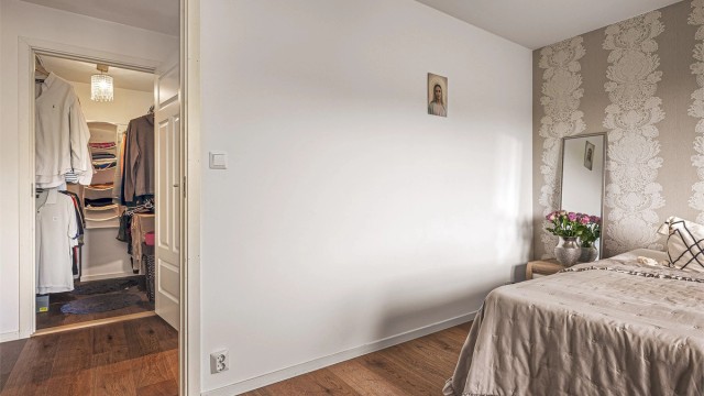 Ekstra rom som egner seg perfekt til garderobe, eller ekstra oppbevaringsplass rett ved soverommet.