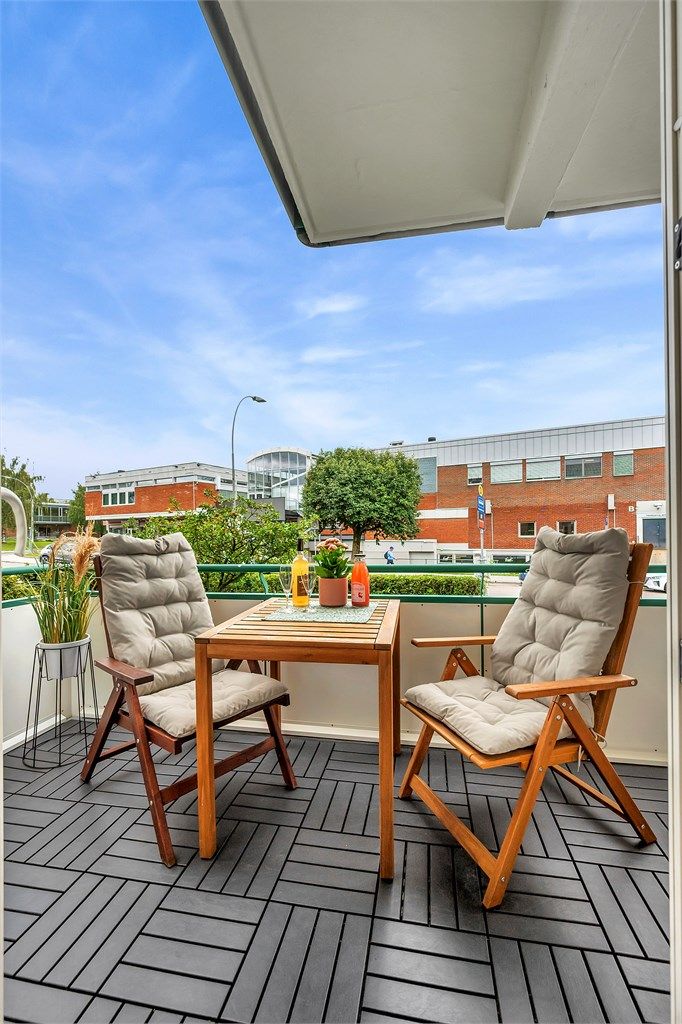 Balkongene i 1.etasje er skjøvet noe til siden, slik at solforholdene er enda bedre.