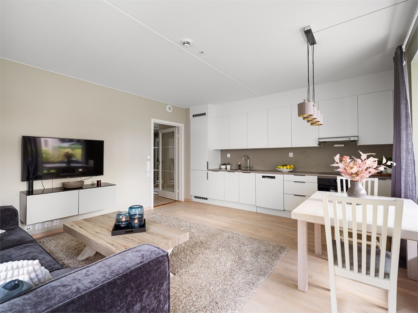 Leiligheten har en moderne standard fra 2021. God isolasjon, balansert ventilasjon og vannbåren varme