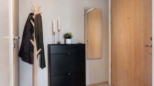 Entré med plass til møblement for oppbevaring av sko og yttertøy.